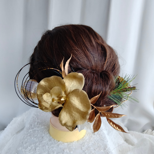 コチョウランと松の髪かざり タイトシニヨン シニヨンヘア 卒業式 成人