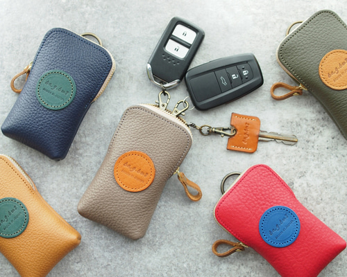 新品LOEWE ネイビー レザー キーケース 新品LOEWE ネイビー レザー キーケース キーケース（ソフト