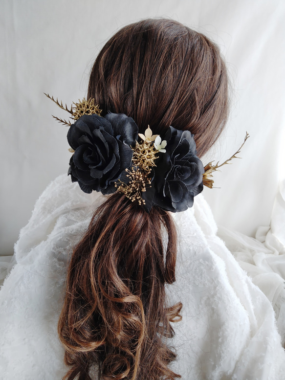 ブラックローズのウェディングヘッドパーツ　フォトウェディング　黒バラ　ヘッドドレス　フォトウエディング　髪飾り　結婚式 5枚目の画像