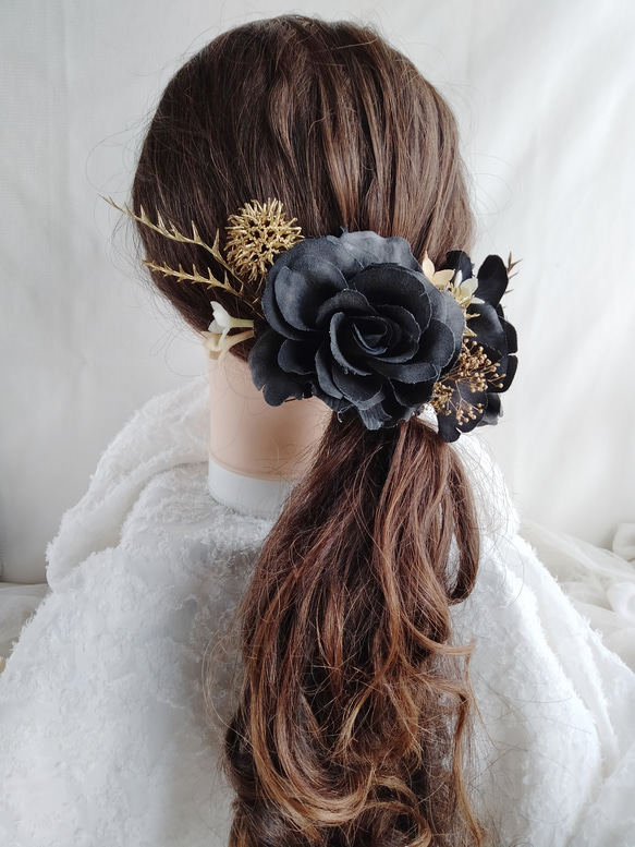 ブラックローズのウェディングヘッドパーツ　フォトウェディング　黒バラ　ヘッドドレス　フォトウエディング　髪飾り　結婚式 3枚目の画像