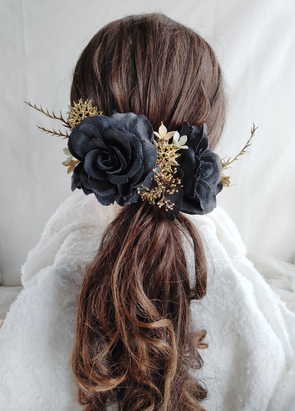 ブラックローズのウェディングヘッドパーツ　フォトウェディング　黒バラ　ヘッドドレス　フォトウエディング　髪飾り　結婚式 2枚目の画像