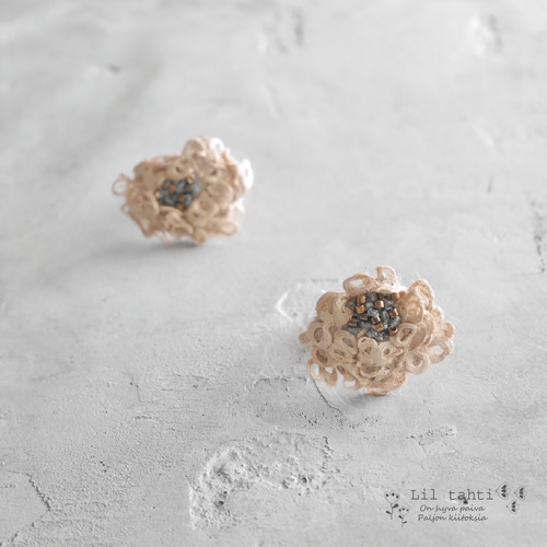 dry flower刺繍ピアス/イヤリング(ベージュ)【受注制作】 ピアス 