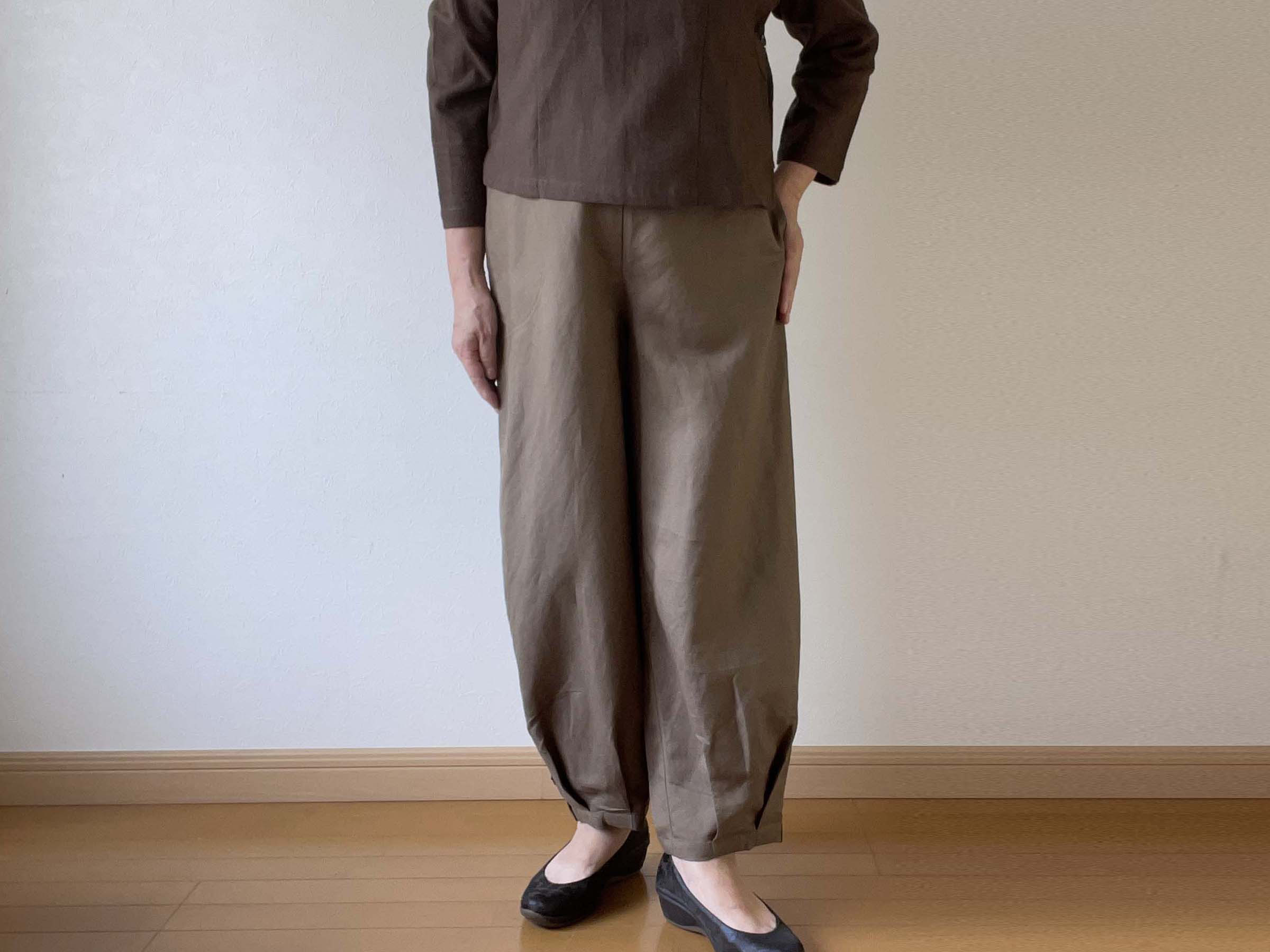 ポーリッシュリネン ふっくらフォルムのバルーンパンツ カーキブラウン 無地 M～Lサイズ