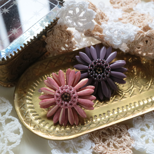 ガーベラのブローチ（パープル）＊花 フラワー コサージュ 希望 上品