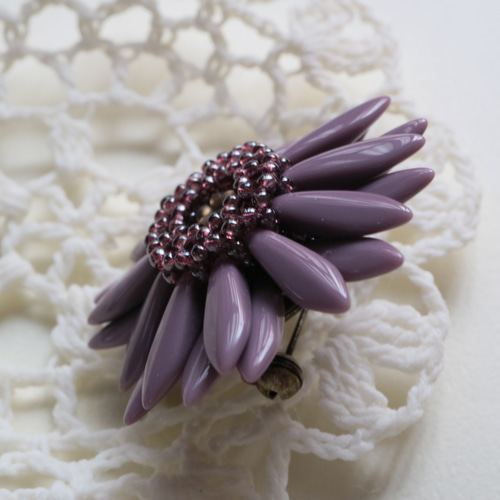 ガーベラのブローチ（パープル）＊花 フラワー コサージュ 希望 上品
