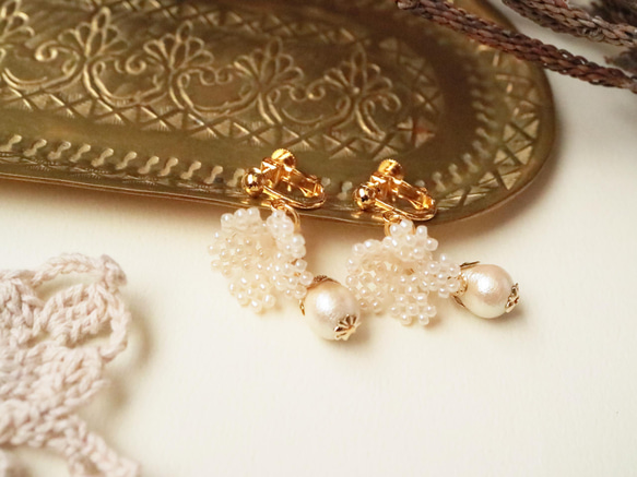 仙女帽棉質珍珠耳環（奶油色）*精緻蕾絲清爽利落優雅可愛俏麗花朵米色報春花 第4張的照片
