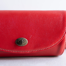 コロンと丸いショルダーバッグ　レッド　レディース　母の日　スマホショルダー　フラップ型　ak-18ns 2枚目の画像