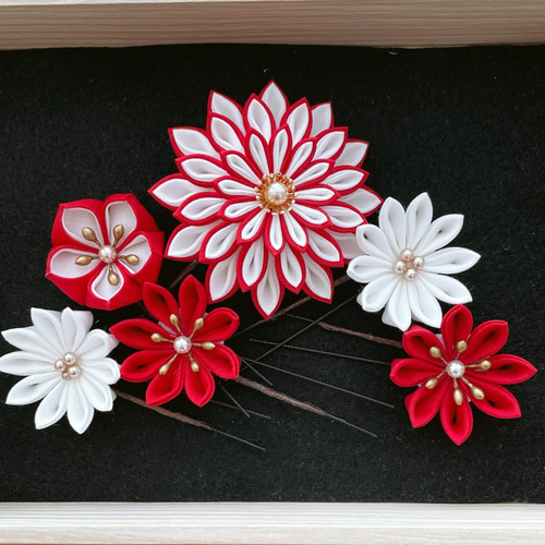 つまみ細工ダリア髪飾り✴︎ホワイト×レッド 成人式 卒業式 七五三 髪