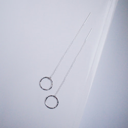 送料無料 *再販*【14kgf】月チェーンピアス／槌目／S　ゴールド　華奢　シンプル 11枚目の画像