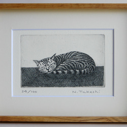 【誠実】 Atelie 版画 (額あり） 銅版画 / お昼寝の猫 Gray 3649488 通販 絵画