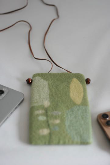 iPhoneポシェット 受注制作・春-Ⅰ（浅緑）Lサイズ