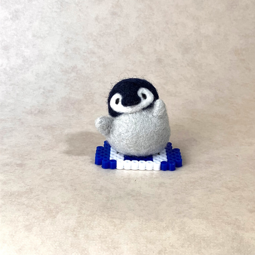 ◇ 踊る皇帝ペンギン 子供 ③ 紺色 羊毛フェルト 人形 / 羊毛フェルト