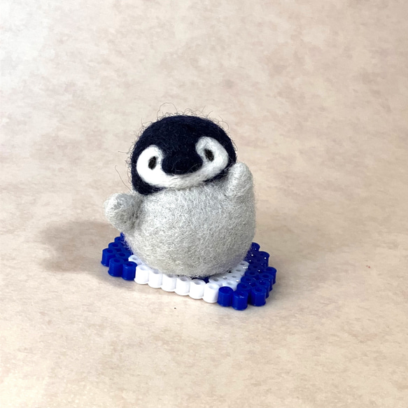 ◇ 踊る皇帝ペンギン 子供 ③ 紺色 羊毛フェルト 人形 / 羊毛フェルト