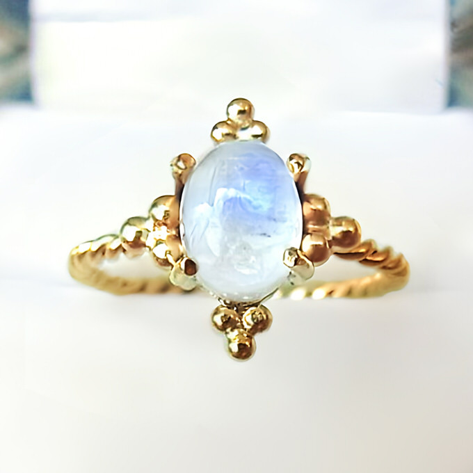 レインボームーンストーン アンティーク風粒金リング 4,698円
