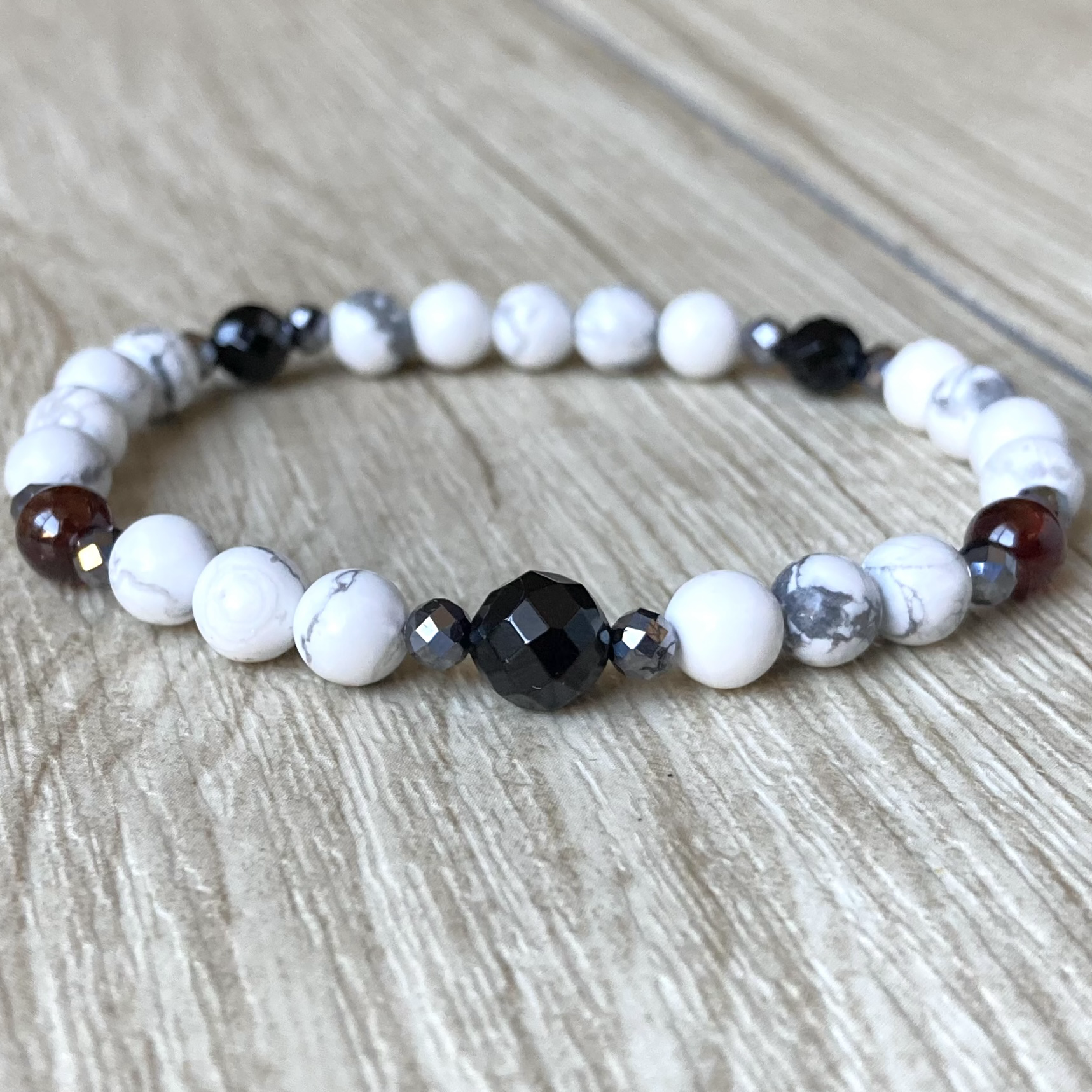 全体を整え、前向きに力強く過ごす/オレンジガーネット・ハウライト・ブラックスピネル・他/天然石 ストーン ブレスレット