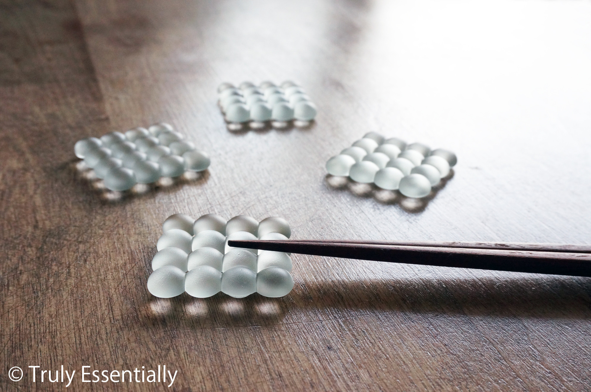 【4点セット】● つや消しガラスの箸置き -「まるいガラス」・16 small balls