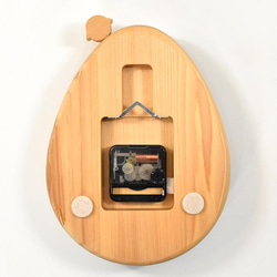 檜で作った卵の形の掛け時計（ヒヨコのおまけ付き） 6枚目の画像