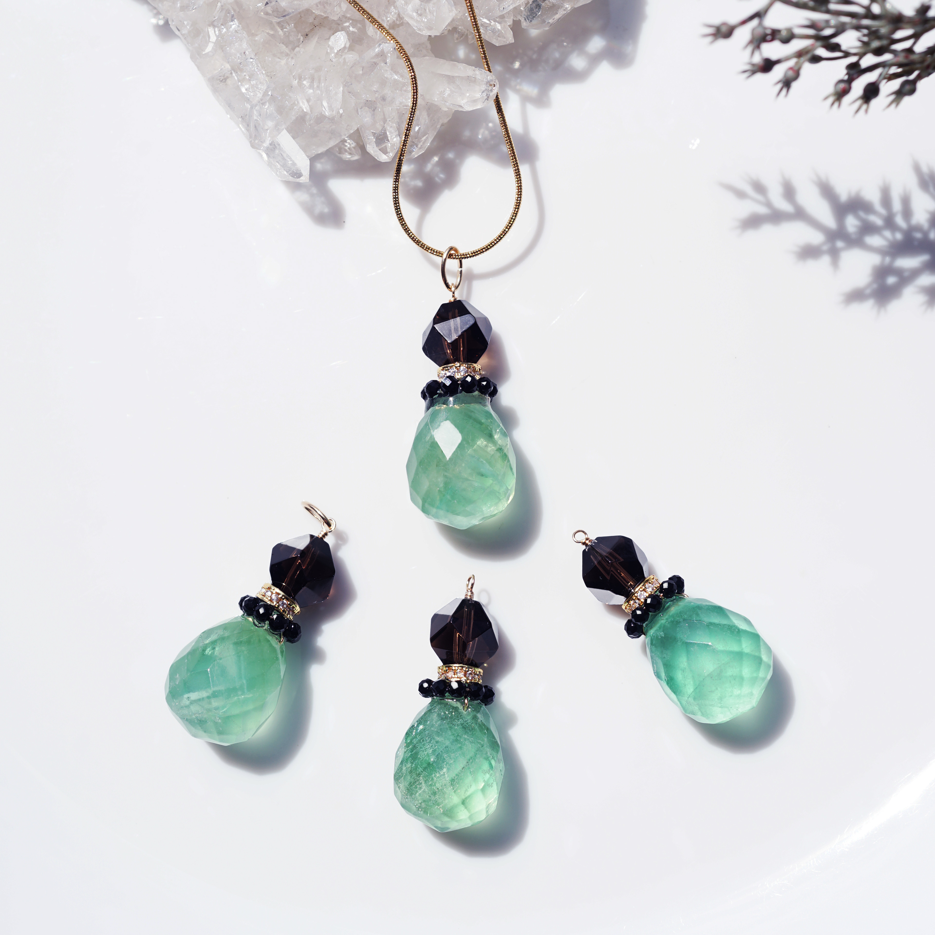 グリーンフローライトによる香水瓶風のネックレス・サージカルステンレススライド60cm　～Perfume bottle