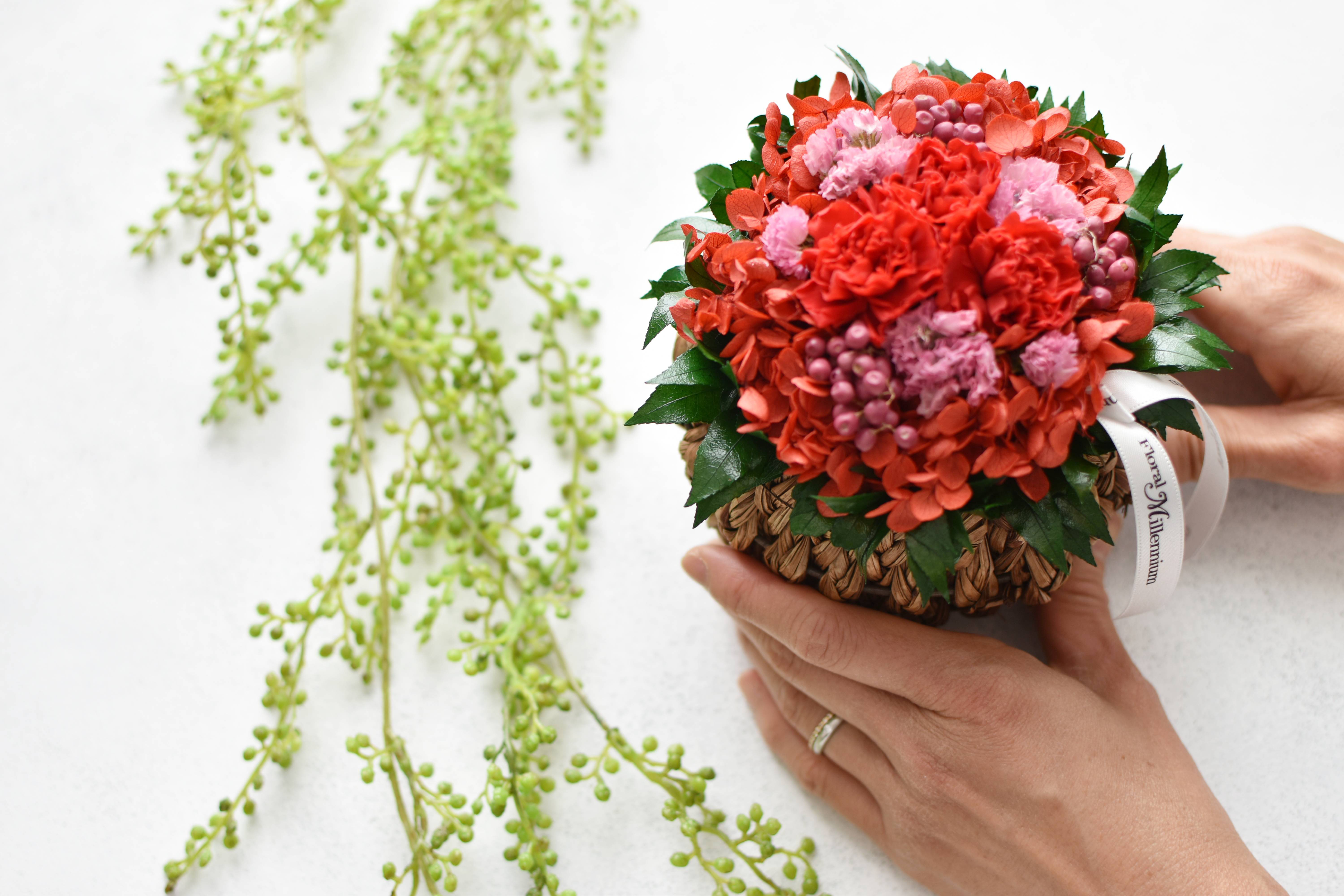 上品なプリザーブドフラワーカーネーションのアレンジ♪