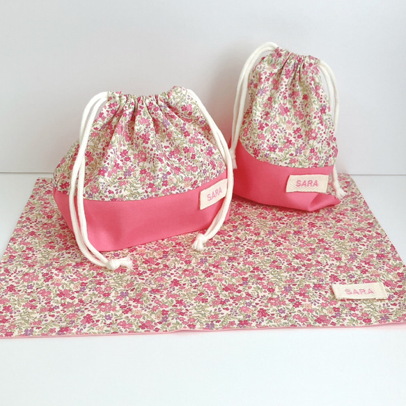 3点セット ピンク花柄のお弁当袋とランチョンマットコップ袋 1枚目の画像