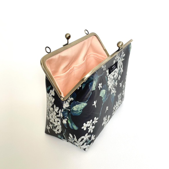 リバティ・アーカイブライラック紺 がま口ショルダーバッグ　2way 3枚目の画像