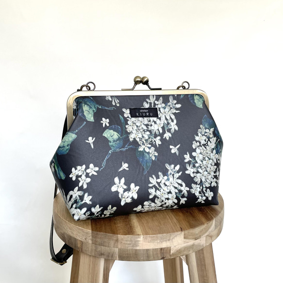 リバティ・アーカイブライラック紺 がま口ショルダーバッグ　2way 1枚目の画像