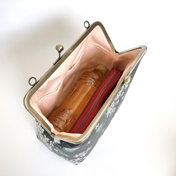 リバティ・アーカイブライラック紺 がま口ショルダーバッグ　2way 4枚目の画像