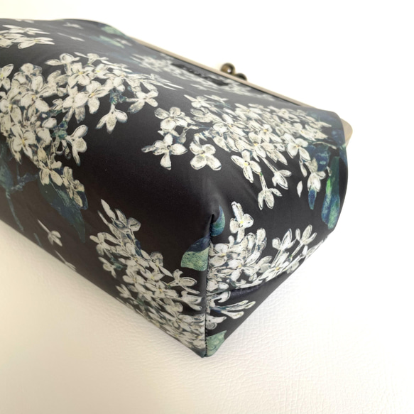 リバティ・アーカイブライラック紺 がま口ショルダーバッグ　2way 5枚目の画像