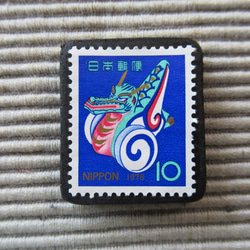 日本　1976年「辰」切手ブローチ2416 1枚目の画像