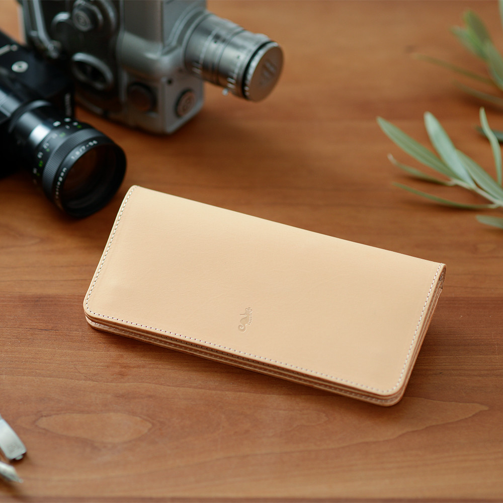 ヌメ革 ベルギー製 長財布 二つ折り シンプル ユニセックス 一粒万倍日 天赦日に 経年変化