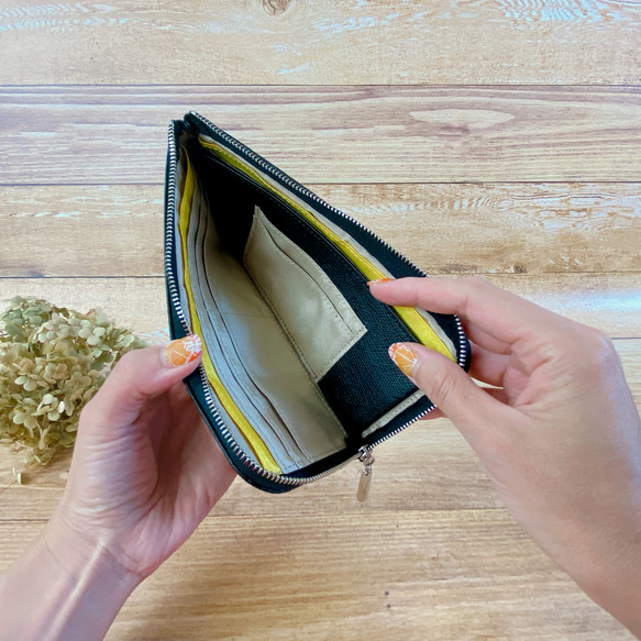 薄くて軽くて大容量なL字長財布 14枚カードポケット 牛革 カラフル ブラック 日本製【Squeeze スクイーズ】 4枚目の画像