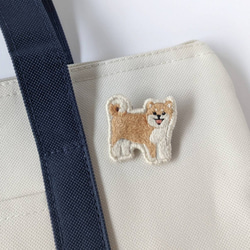 柴犬 刺繍ブローチ 1枚目の画像