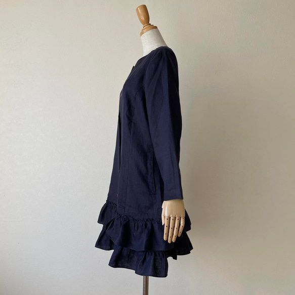 リネン 裾のティアードフリルがかわいい前開きのワンピース 濃紺 ネイビー 無地 M/L  長袖 4枚目の画像