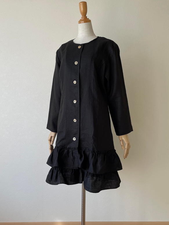 リネン 裾のティアードフリルがかわいい前開きのワンピース 黒 ブラック 無地 M/L 長袖 3枚目の画像