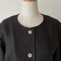 リネン 裾のティアードフリルがかわいい前開きのワンピース 黒 ブラック 無地 M/L 長袖 8枚目の画像