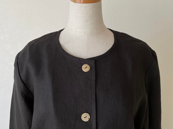 リネン 裾のティアードフリルがかわいい前開きのワンピース 黒 ブラック 無地 M/L 長袖 8枚目の画像