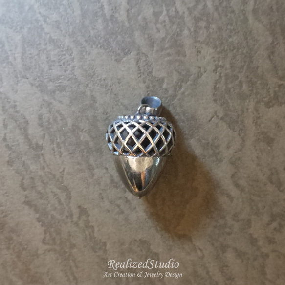 Gold Plated Silver 925 Oak Nut Acorn Pendant 4枚目の画像