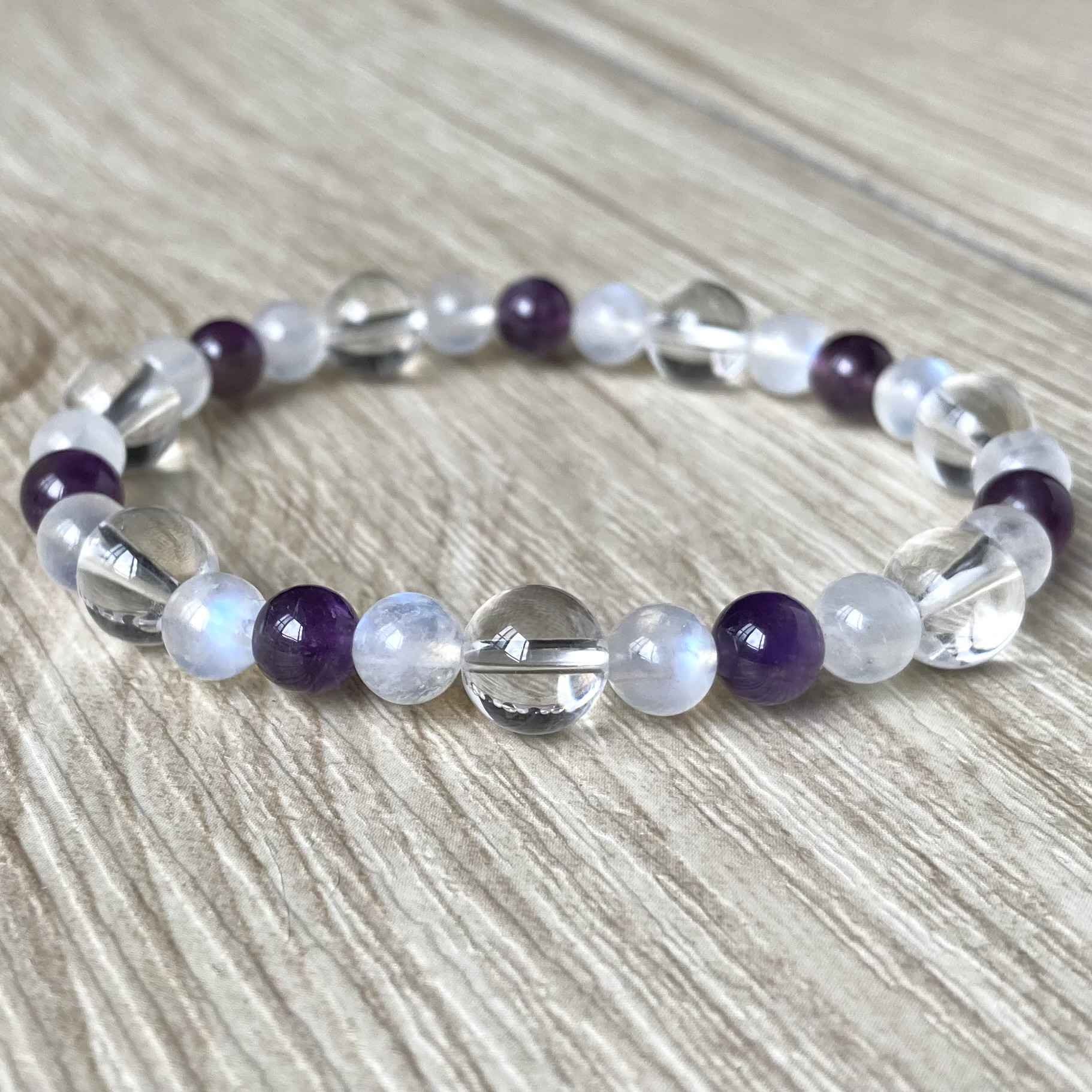 優しい輝きで心を整える、3種の天然石/ レインボームーンストーン・アメジスト・水晶/天然石 ストーン ブレスレット