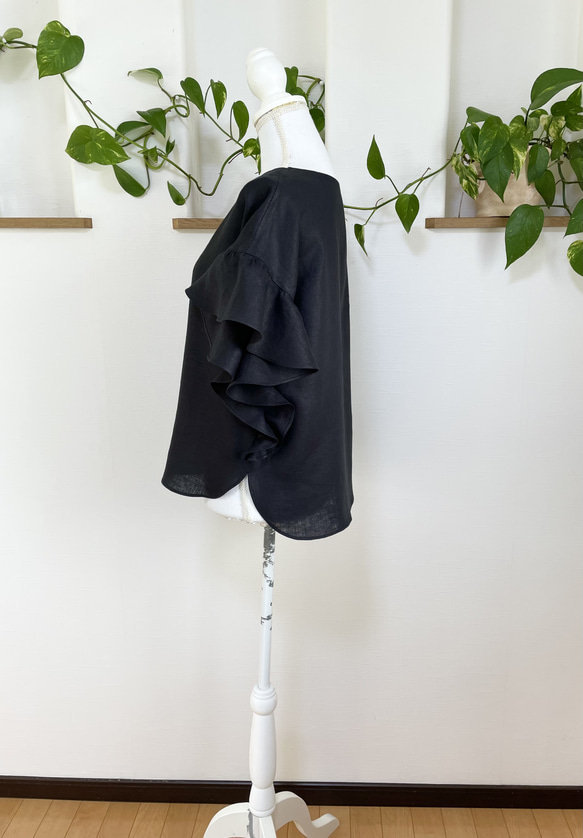 (再販19）リネン  大人可愛い 裾までフリル袖ブラウス  黒 3枚目の画像