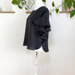 (再販19）リネン  大人可愛い 裾までフリル袖ブラウス  黒 2枚目の画像