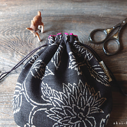 草木染綿布の手毬巾着⦿花茶 2枚目の画像