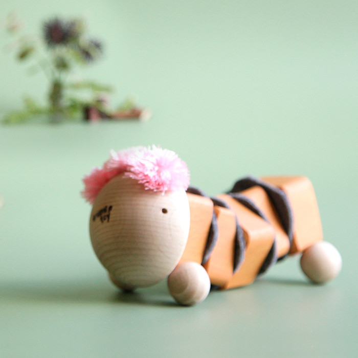 ２才におすすめ　木のおもちゃ：ひも通しあそび『つぃくつぁく・ばんぴー（ピンク）』