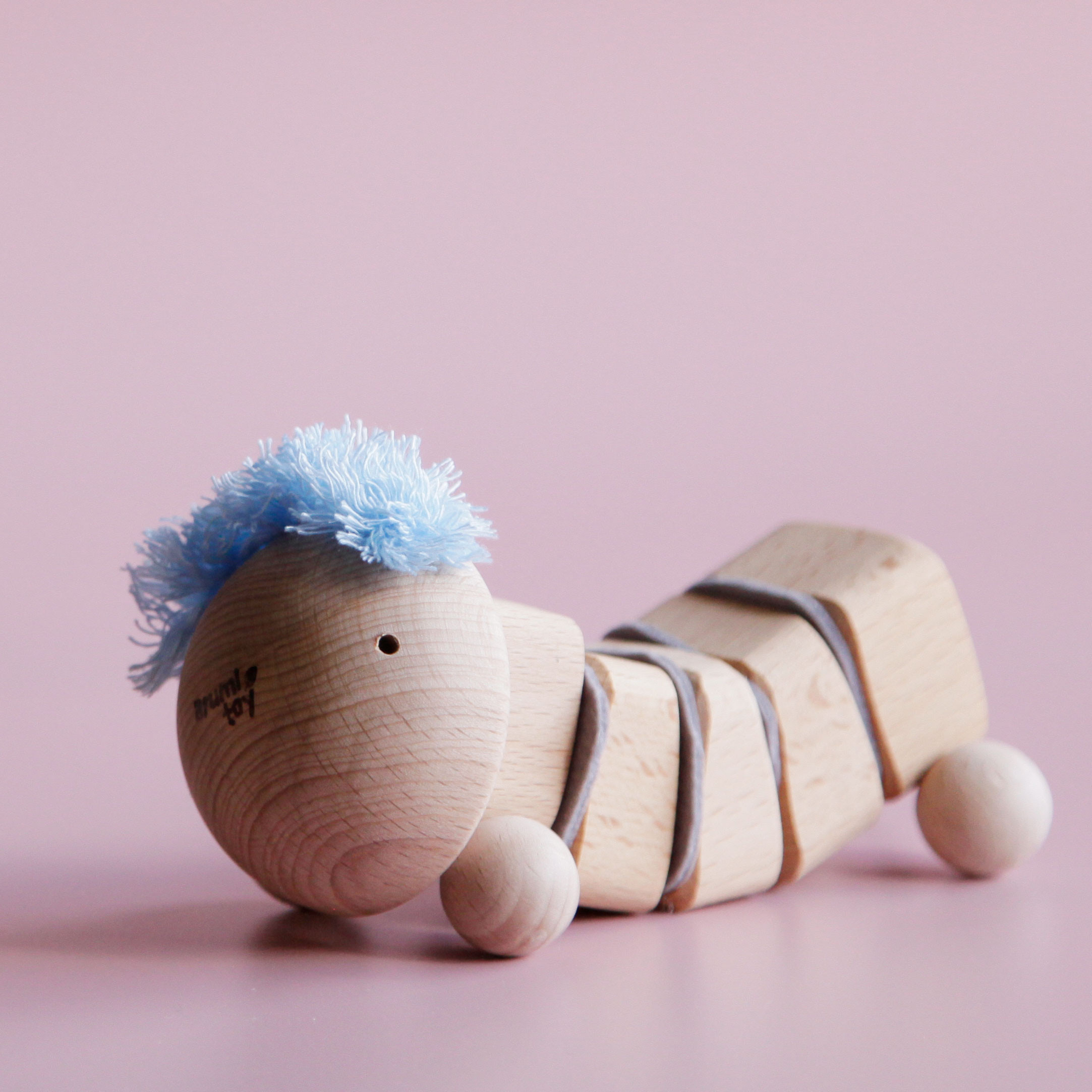 木のおもちゃ：ひも通しあそび『つぃくつぁく・ばんぴー（あお）』２歳　指先の訓練　いもむし