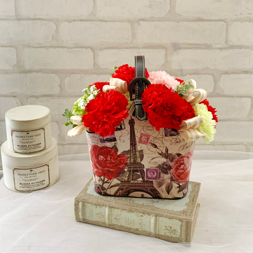 母の日フラワー、カーネーション、フラワーアレンジメント、赤、造花