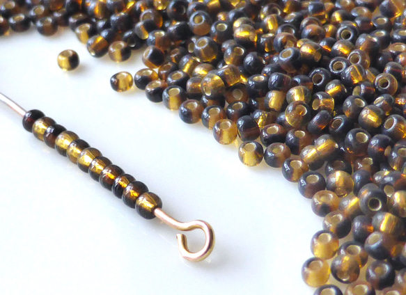 10g10/01.5mm-2mm黒と黄土色混じりPRECIOSAチェコシードビーズCzech Glass Beads 2枚目の画像