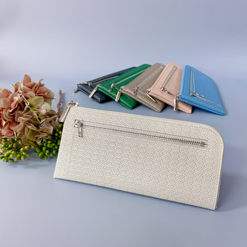 薄くて軽くて大容量な長財布 14ZipWallet レース型押し ホワイト