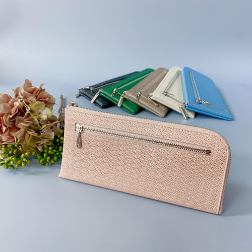 薄くて軽くて大容量な長財布 14ZipWallet 牛革レース型押し コーラル