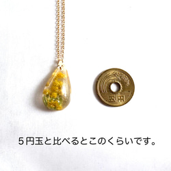 ミモザのティアードロップネックレス  Botanical jewelry 5枚目の画像