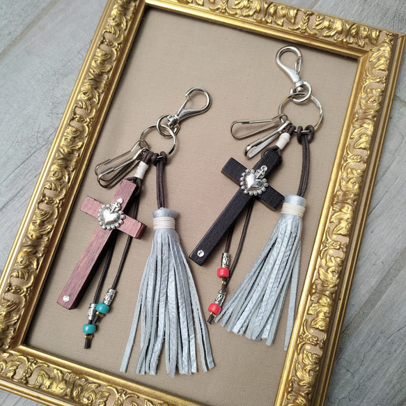 コラソンのウッド製クロス×タッセルのキーホルダー/バッグチャーム ☆2 