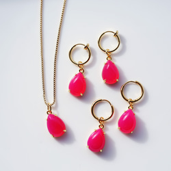 フーシャピンクカルセドニーピアス・サージカルステンレス　～フクシアの花 6枚目の画像